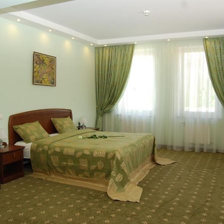 Platinum Hotel Chisinau Bagian luar foto