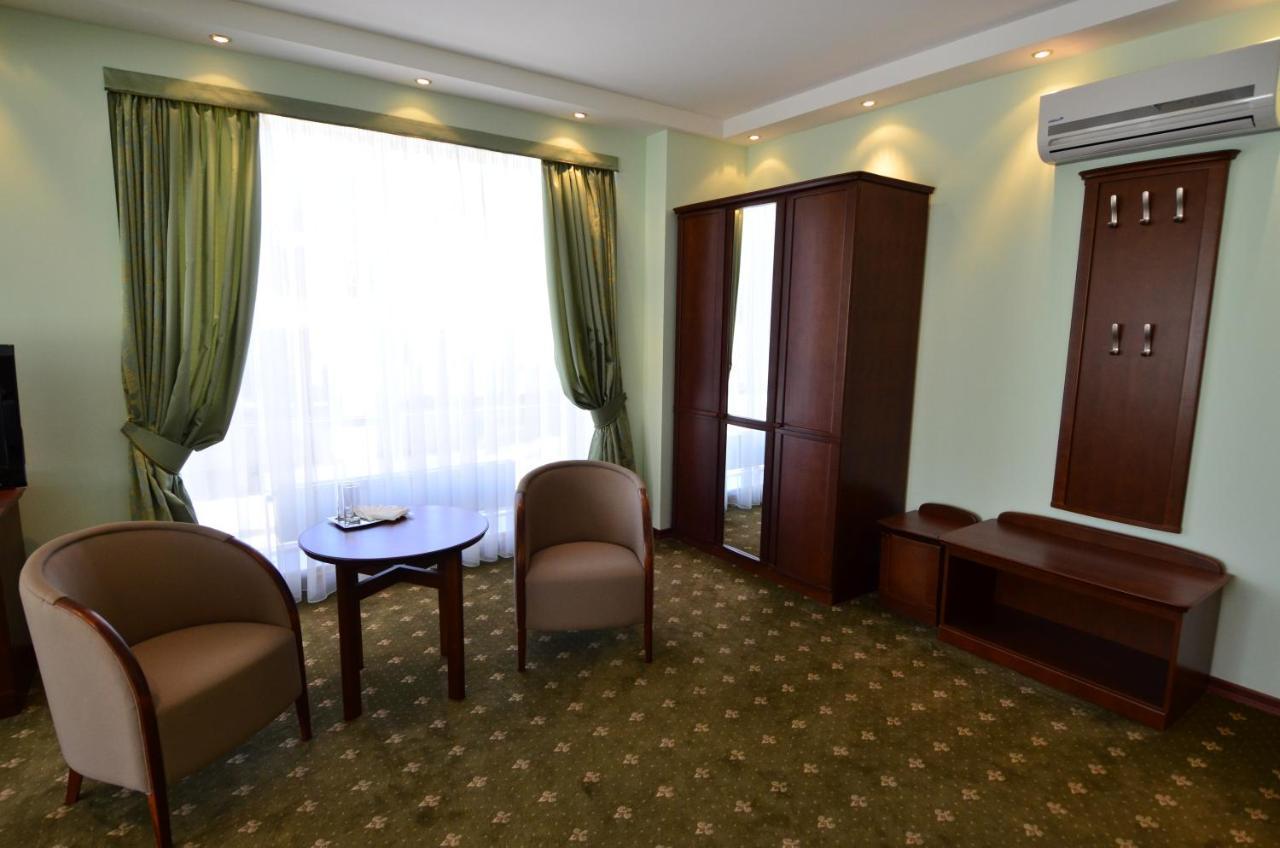 Platinum Hotel Chisinau Bagian luar foto