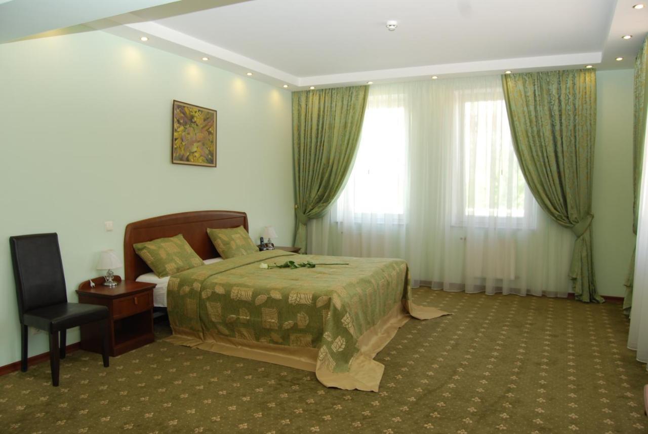 Platinum Hotel Chisinau Bagian luar foto
