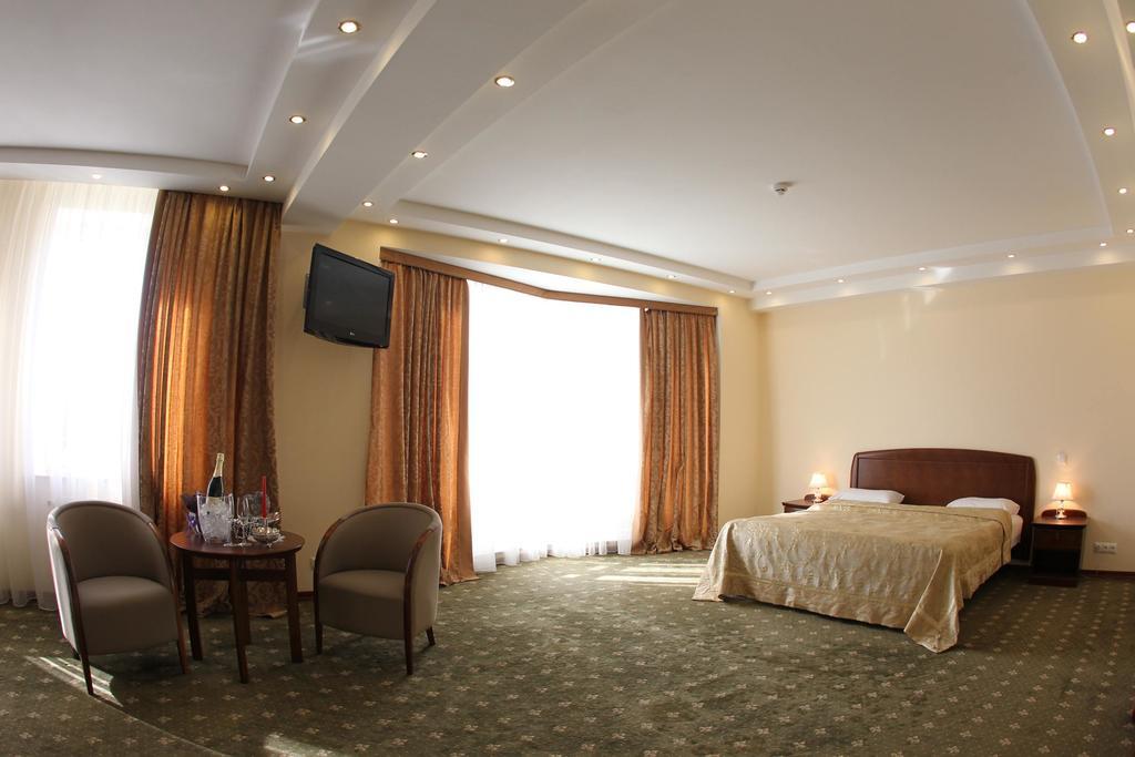 Platinum Hotel Chisinau Bagian luar foto