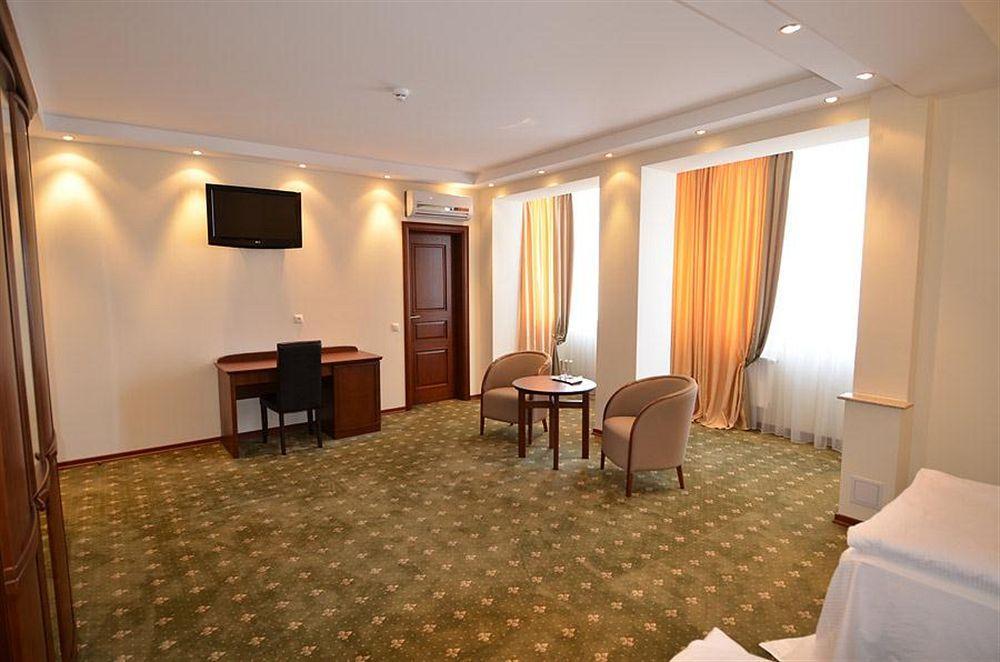 Platinum Hotel Chisinau Bagian luar foto