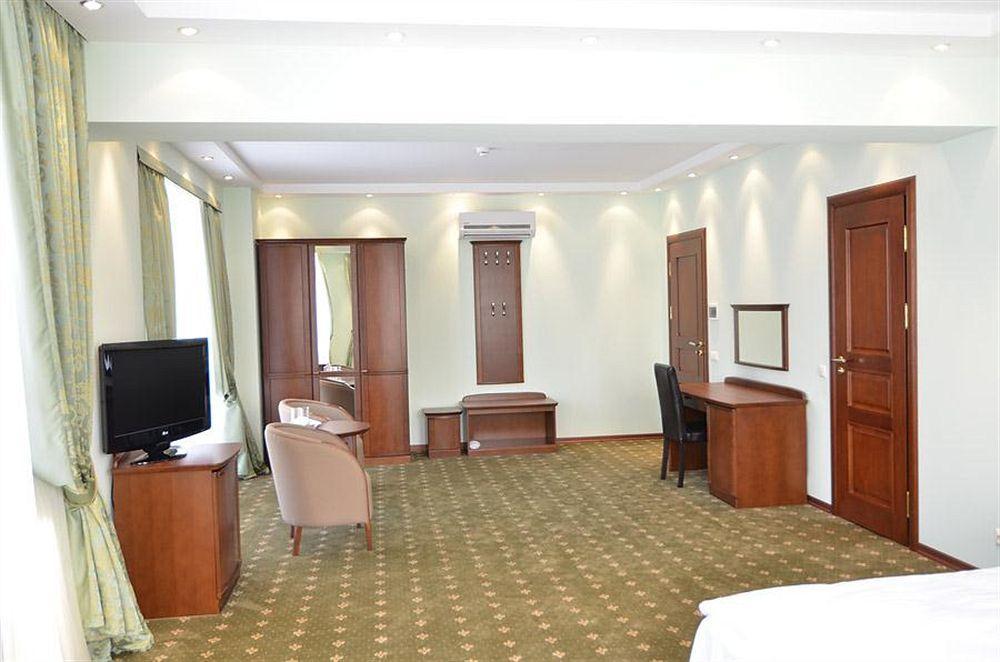 Platinum Hotel Chisinau Bagian luar foto