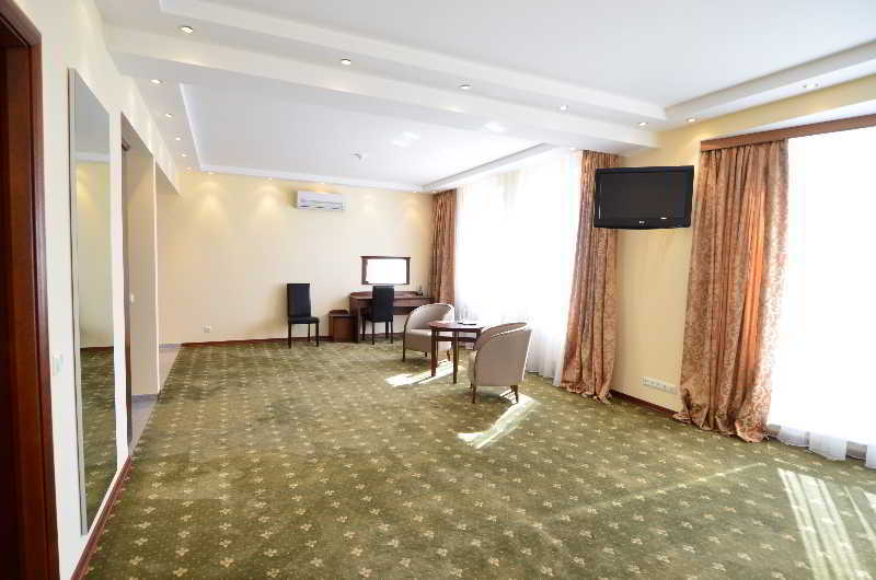 Platinum Hotel Chisinau Bagian luar foto