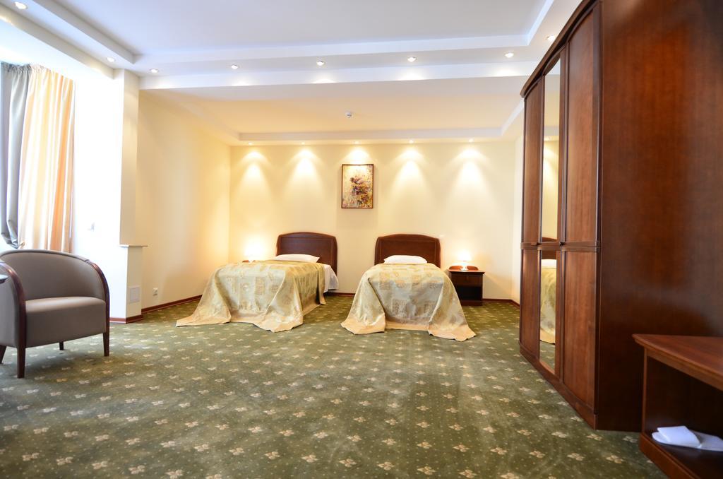 Platinum Hotel Chisinau Bagian luar foto