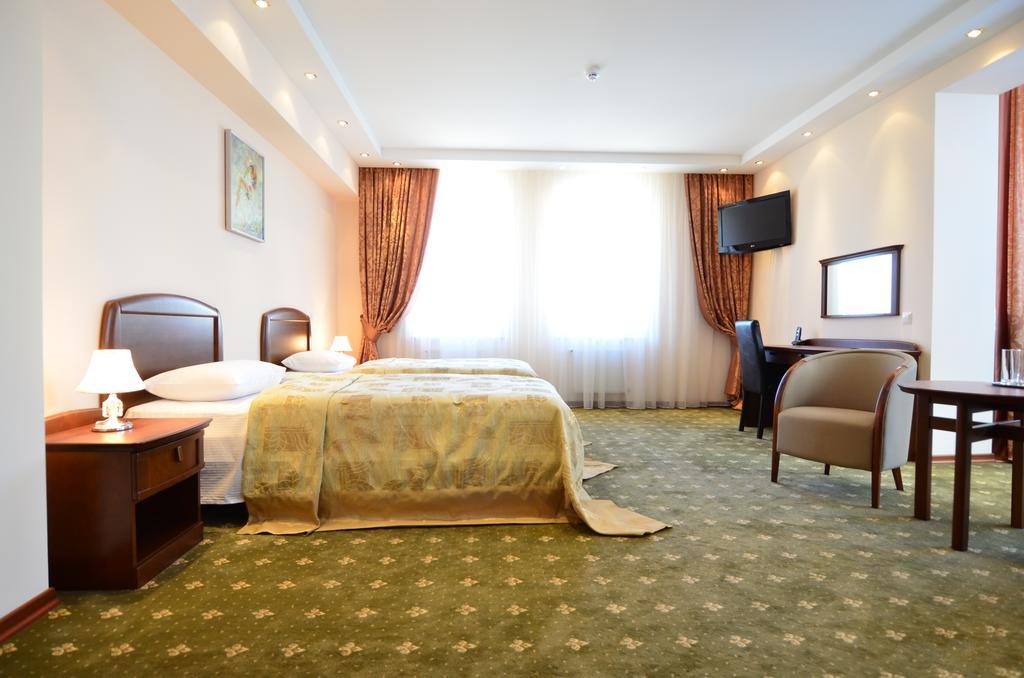 Platinum Hotel Chisinau Bagian luar foto