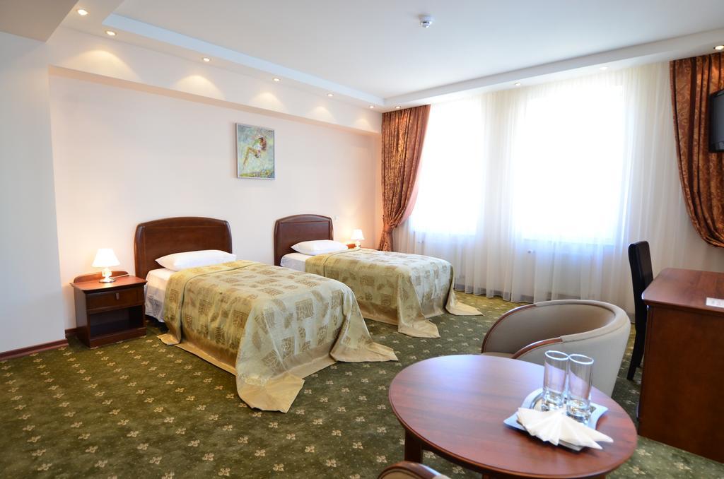 Platinum Hotel Chisinau Bagian luar foto