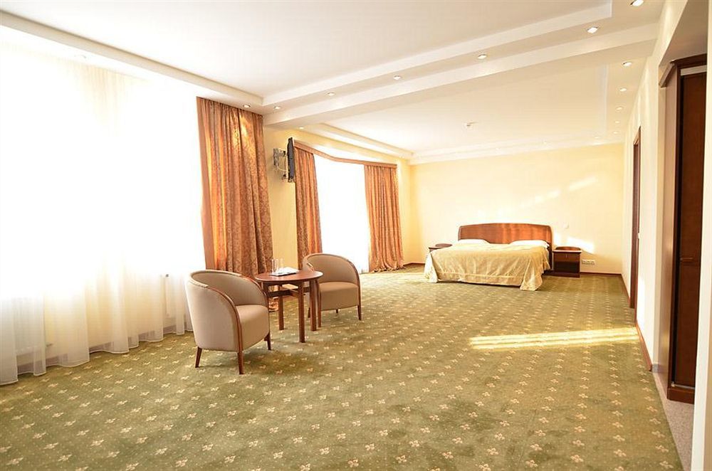 Platinum Hotel Chisinau Bagian luar foto